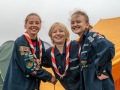 Astrid, Mejse og Laura fra Hunnerup pigespejder glæder sig til en fed lejr. Foto:Peter Bisgaard/SPEJDERNE